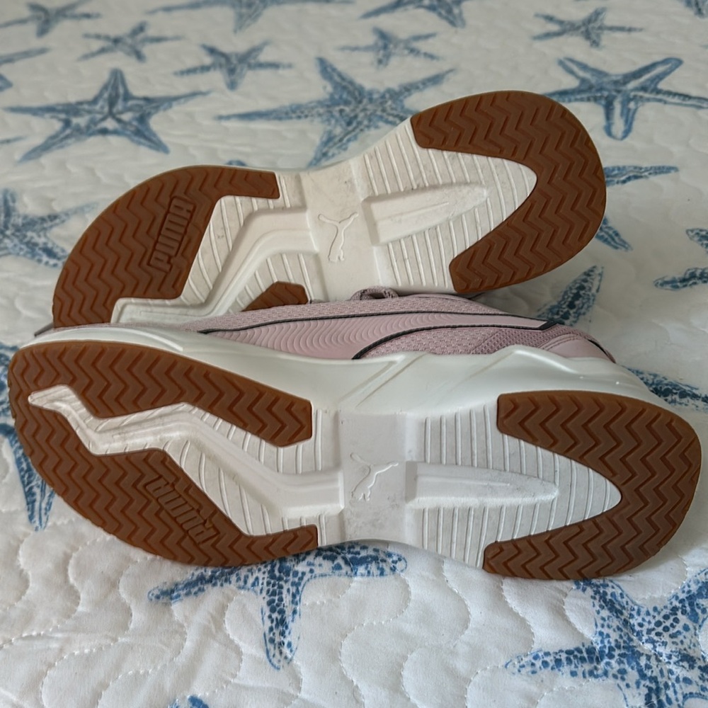 NWOT Puma Sneakers - Picture 3 of 4